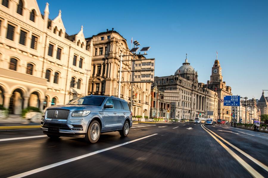  Lincoln Navigator Presidential 2017 года  (CN) (фото 26 из 40)